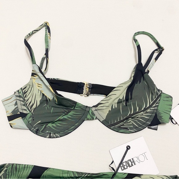Beach Riot Bikini - Picture 4 of 11